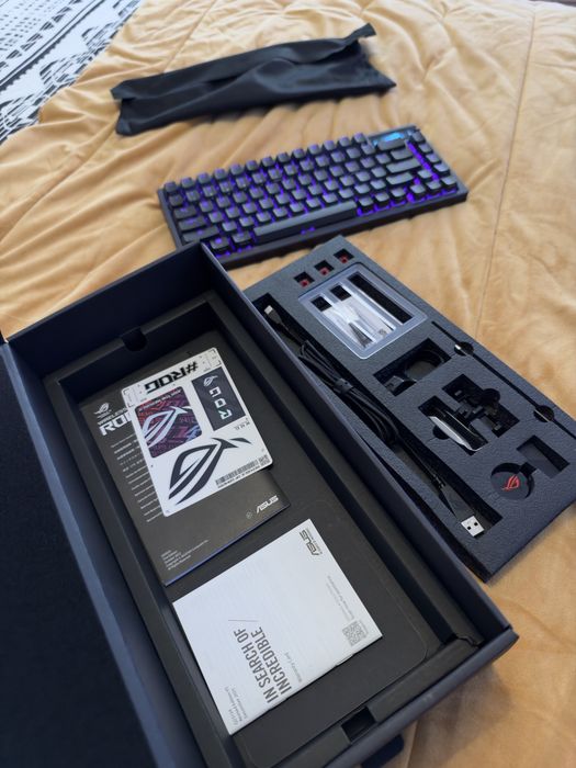 Teclado Mecânico ASUS ROG Azoth 75% Wireless (Switches ROG NX Red - Layout US)