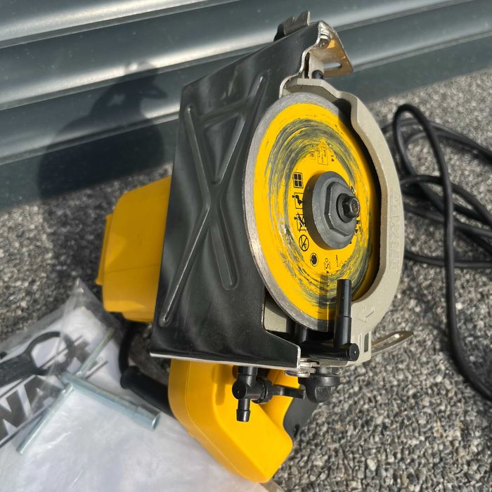 Przecinarka do glazury na mokro DeWalt DWC410