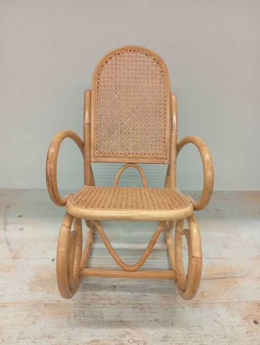 Cadeira de baloiço de criança em bambu estilo Thonet