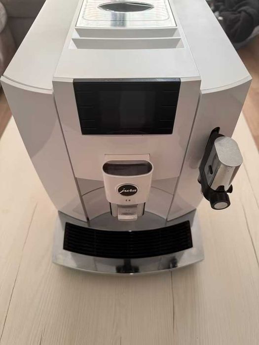 Ekspres do kawy JURA E8 PIANO WHITE