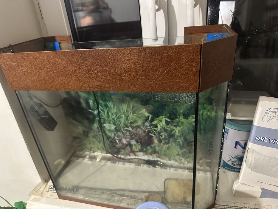 Аквариум / террариум ~90 л, фильтр, сачек 2 штуки, декоративный фон