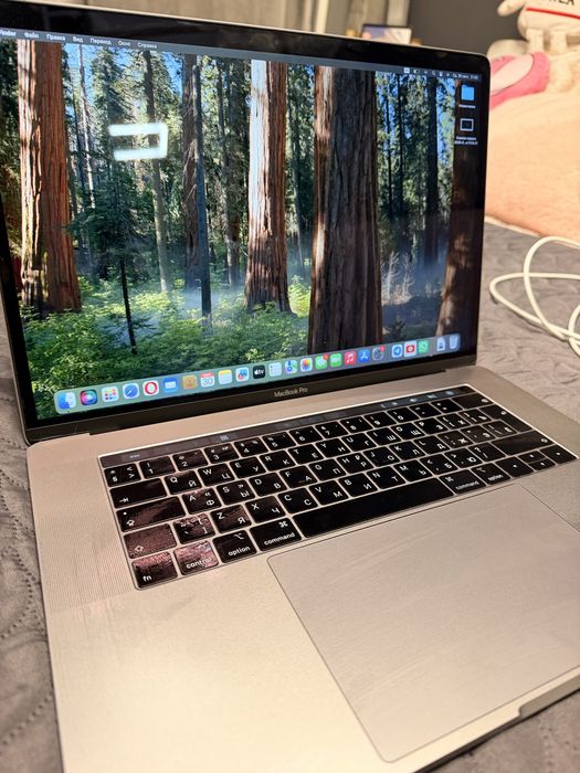 Apple MacBook Pro 2018 | 15.4-calowego | Touch Bar