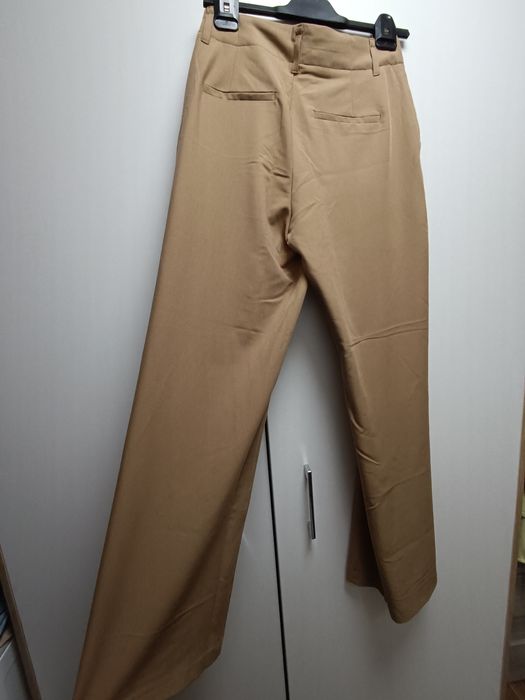 Spodnie brązowe Stradivarius