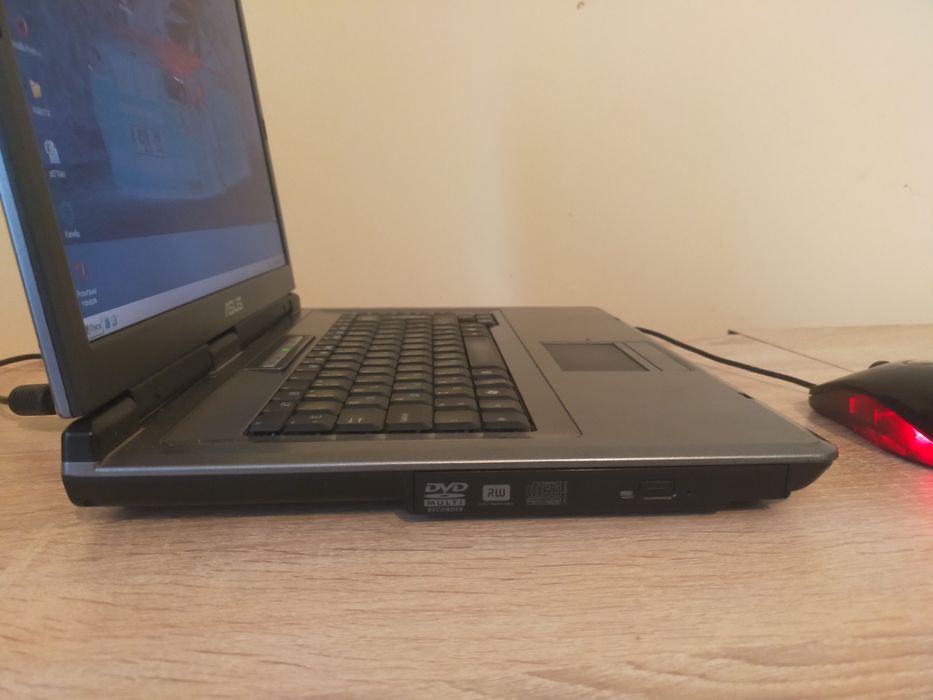 Ноутбук ASUS X51R  . Працює добре !