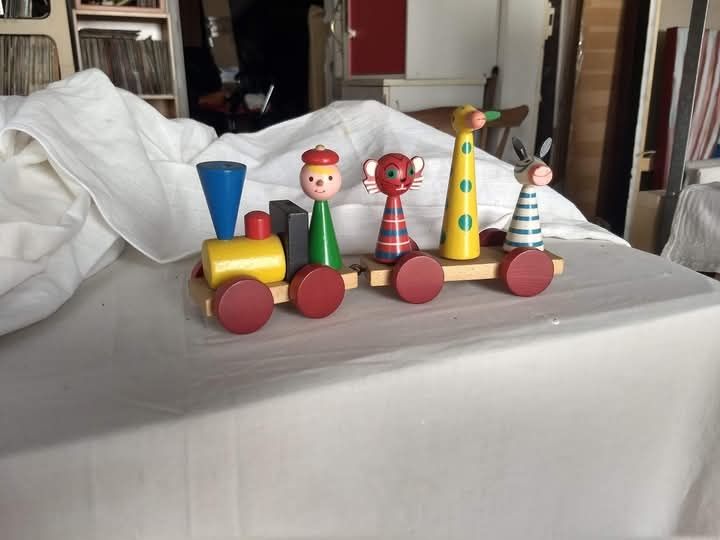 Bonecos em madeira - comboio de animais