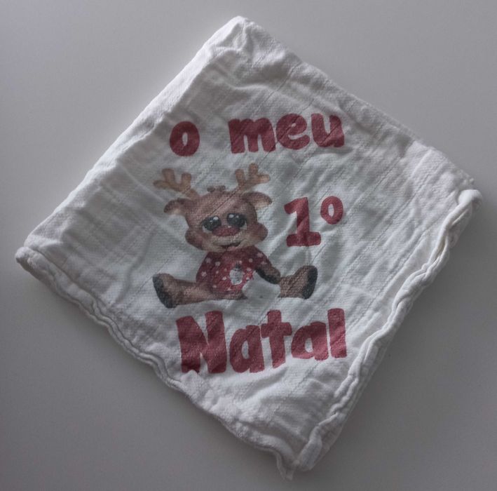 2 capas para almofada de amamentação e múltiplos paninhos