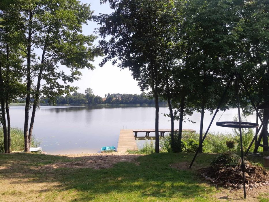 Domek nad jeziorem Chalińskim w Rybinach.