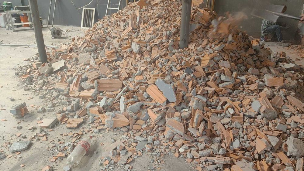 Aceito entulho madeiras pladur telhas pedras  ferro