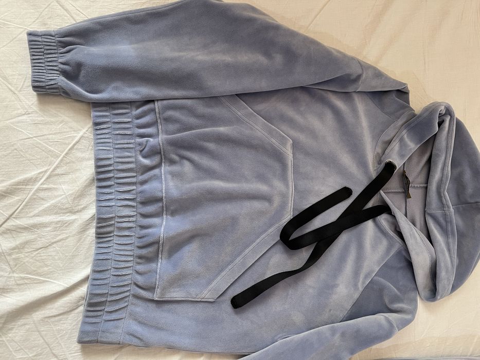 Костюми жіночі спортивні