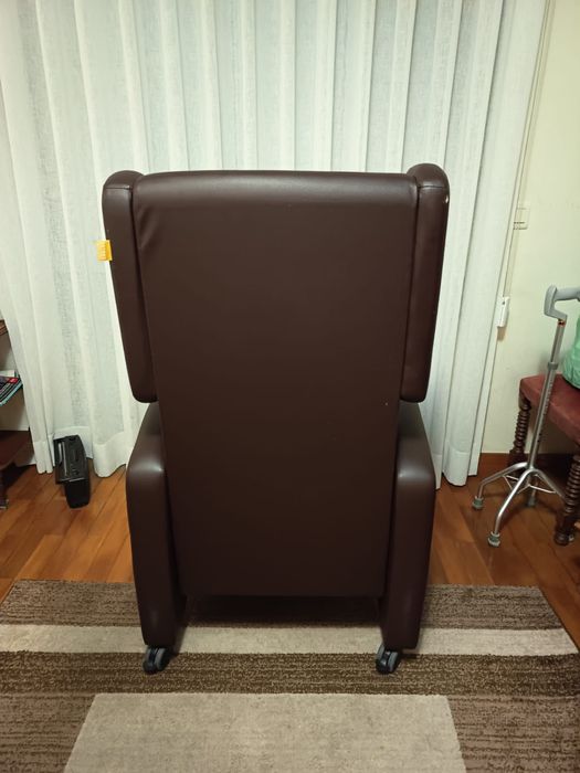 sofá relax exótico com rodas e abas laterais-cast