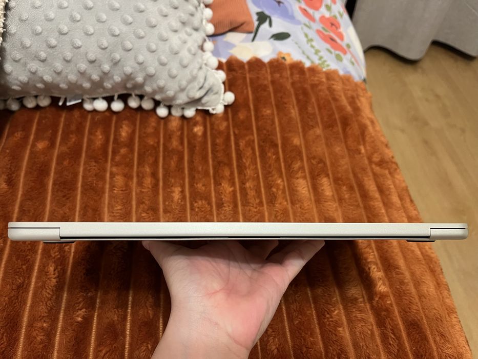 MacBook Air M3 2024
