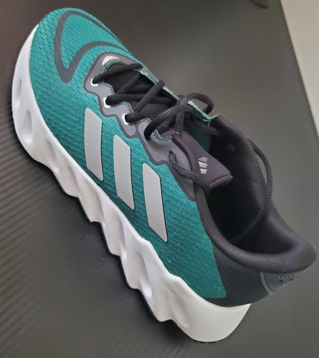 Buty do biegania Adidas Switch Run M 41 1/3, 255 mm