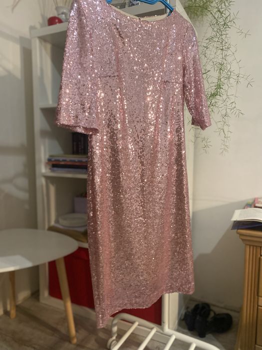 Розпродаж власного одягу