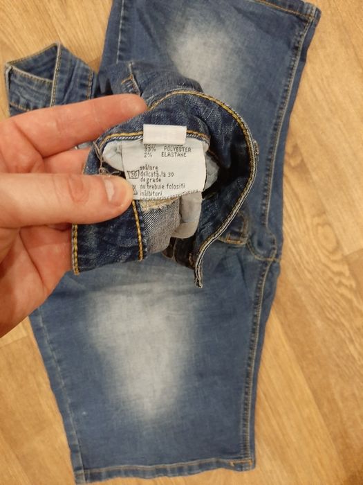Продам джинсовые шорты