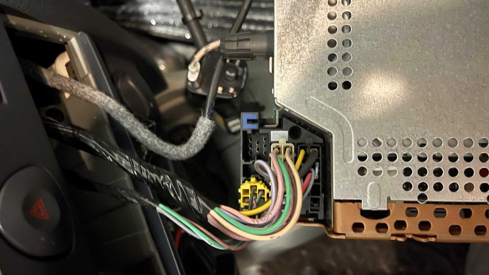 Auto Rádio original, modelo Tuner List — Avariado (para peças)