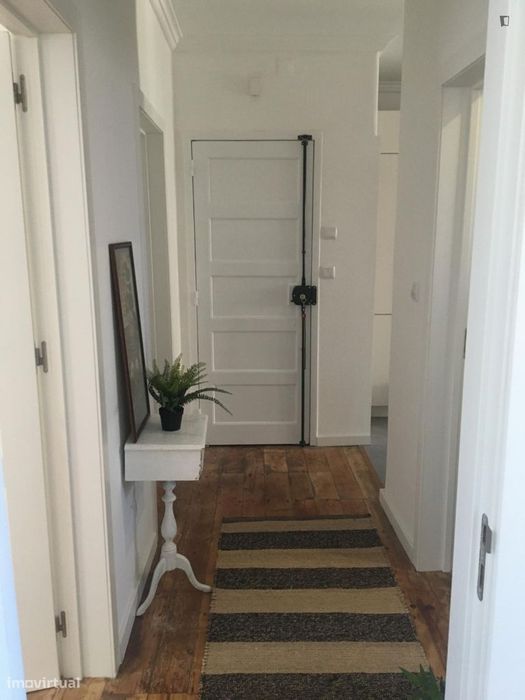 Quarto - localizado em Pontinha Lisbon