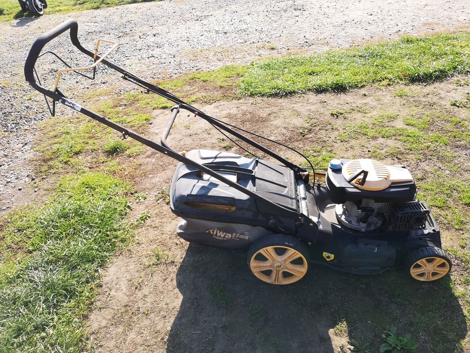 KOSIARKA Spalinowa z koszem szerokość 51cm RIWALL  5190