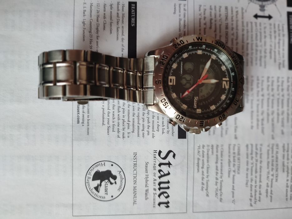 Продам новые кварцевые часы Stauer ( США).