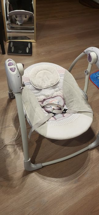 Продаю б/у Mastela Deluxe Portable Swing.