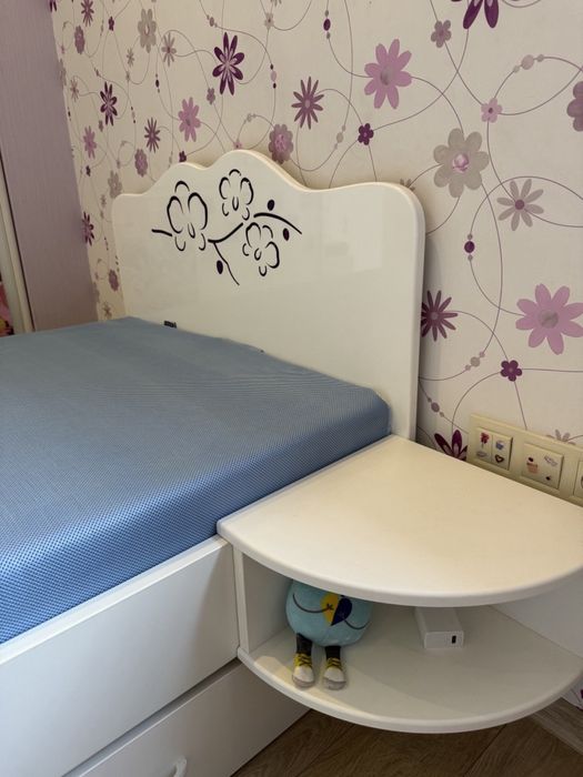 Односпальная кровать