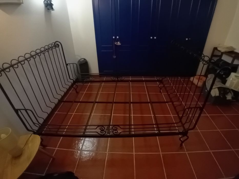 Cama em ferro  rústica