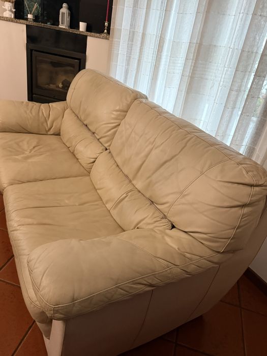 Conjunto sofás em pele com 2 lugares grandes