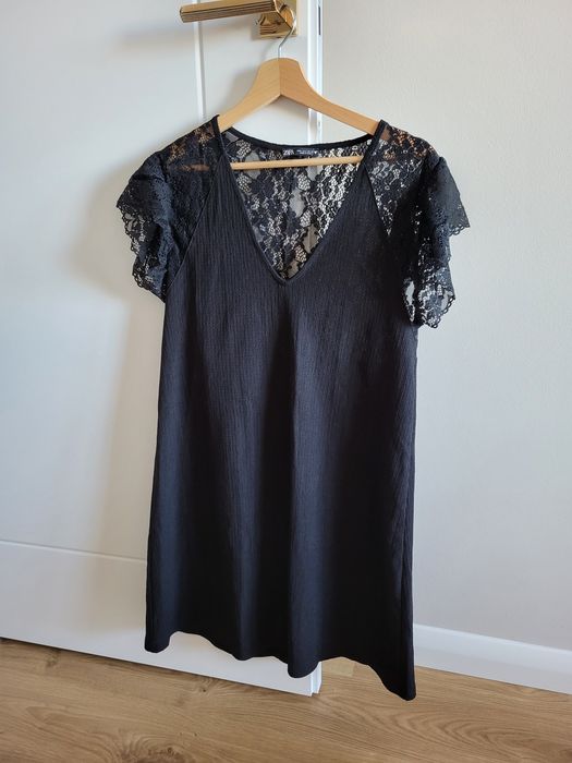 Mała czarna, elastyczna sukienka Zara r. L