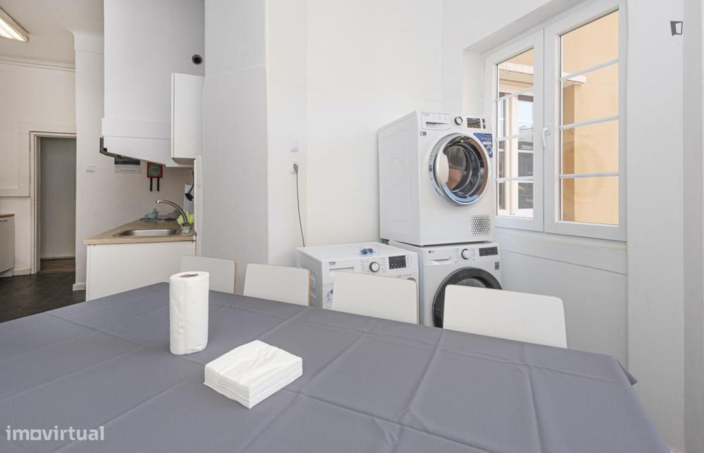 Quarto - localizado em Alameda Lisbon