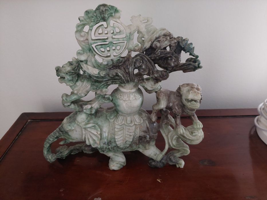Excelente escultura em jade