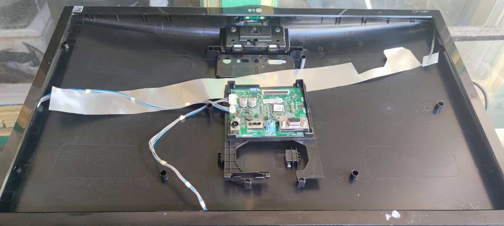 Продам монітор LG 23MP67HQ-P по запчастинах без матриці