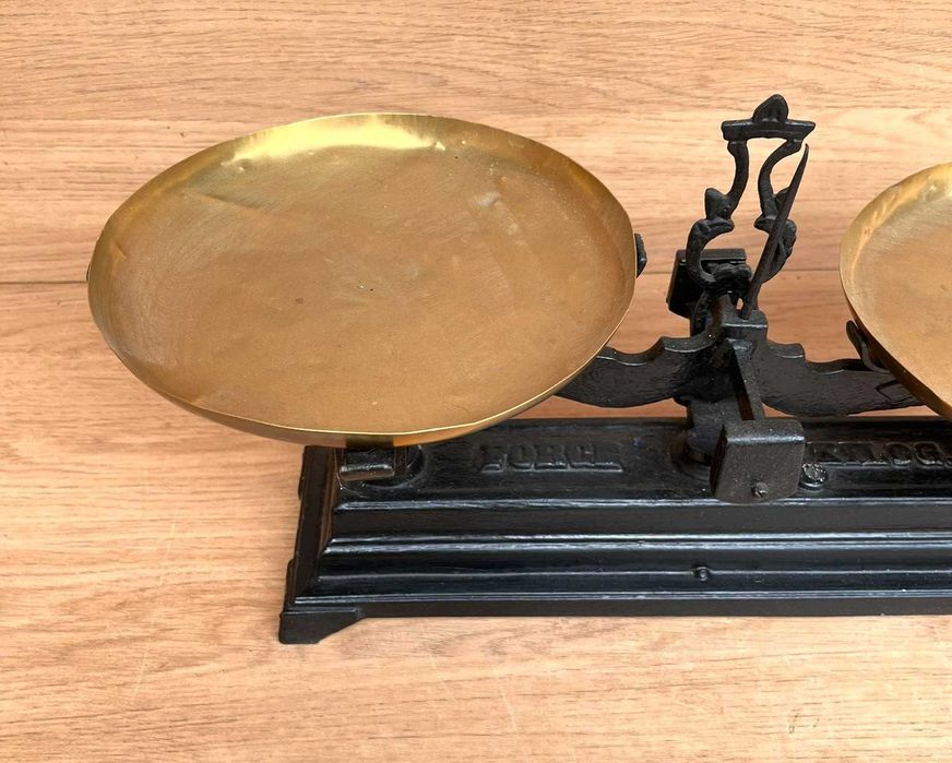 Balança de mesa antiga