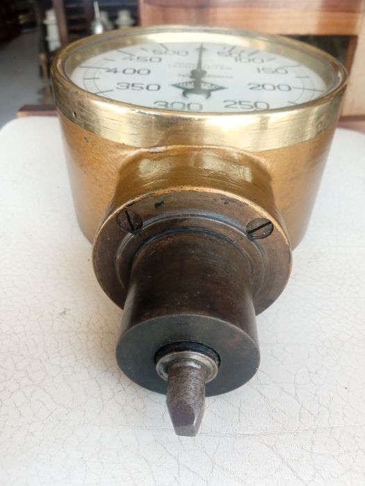 Tacometro muito antigo