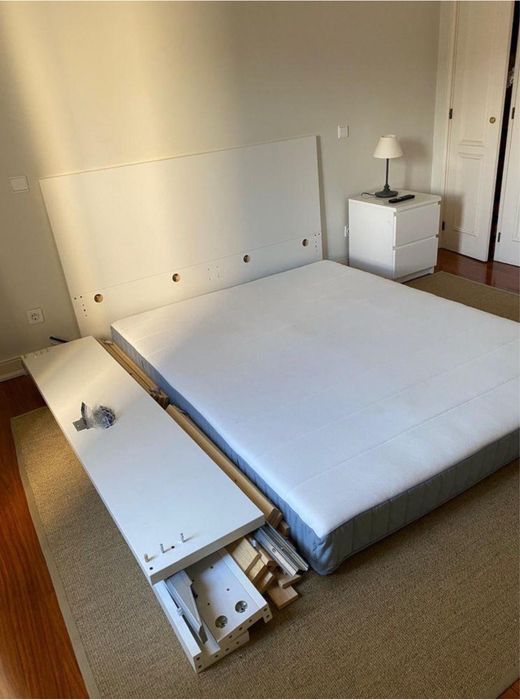 Cama de casal semi nova
