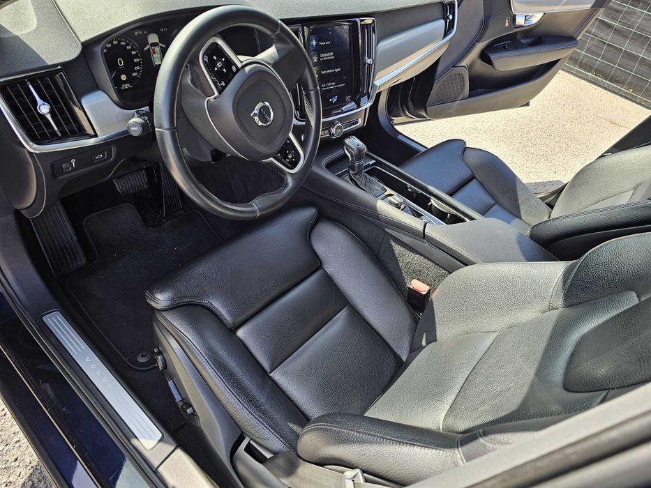 Volvo V90 D4 Geartronic de 2018, full extras. — photo 2
