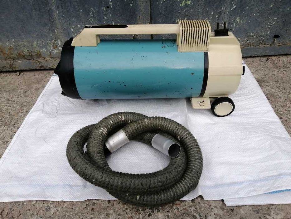 пылесосы ракета - 9 а, автомобильный пылесос.