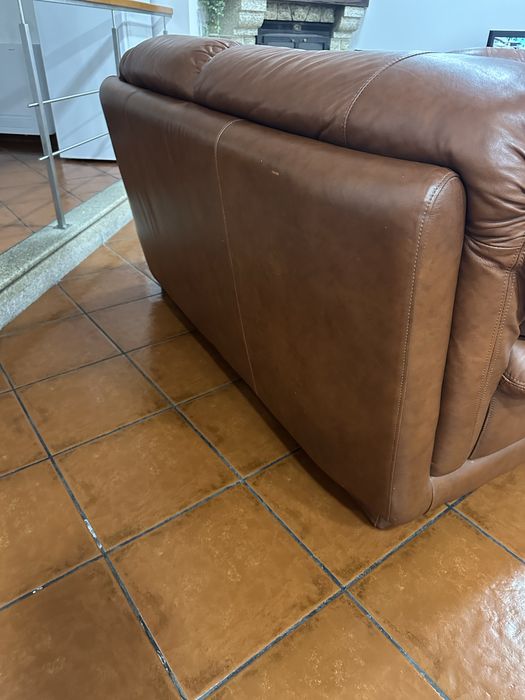 2 sofas em pele