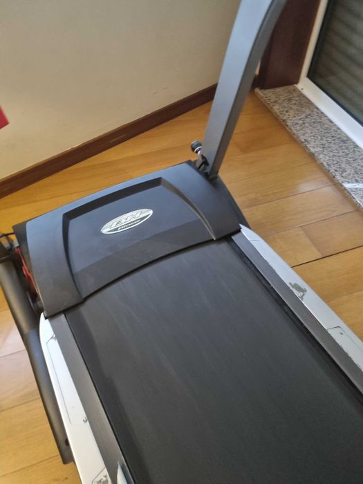 Vendo Passadeira Elétrica BH com muito pouco uso.