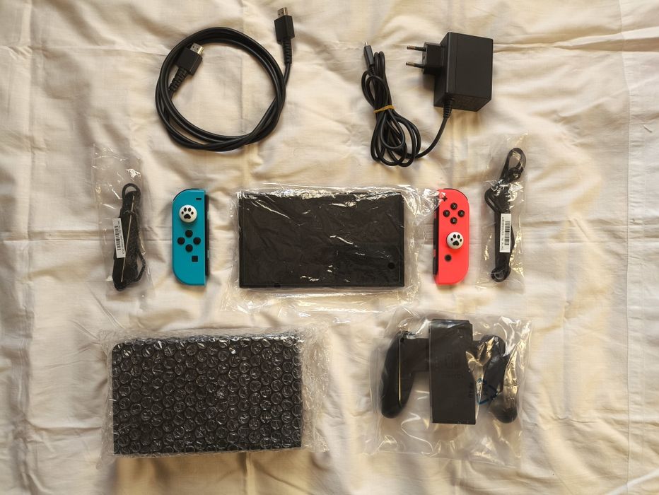 Nintendo Switch OLED + Extras