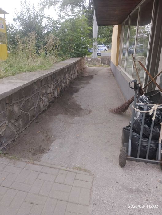 Sprzątanie koszenie trawy grabienie działki place domy
