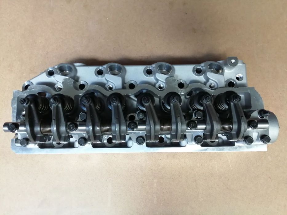 Cabeça Motor Completa 2.5 D / 2.5 TD e 2.3 D / 2.3 TD 4D56 -