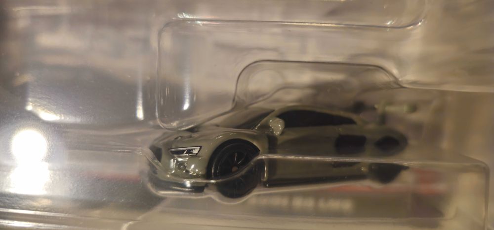Hot Wheels premium Audi S4 quattro + R8 LMS