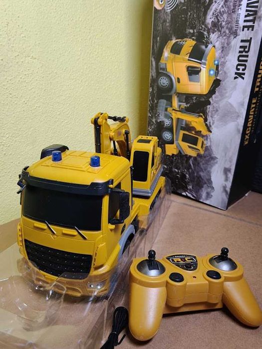 Camião Escavadora Telecomandado 1:24 R/C com Luzes – Novo na Caixa