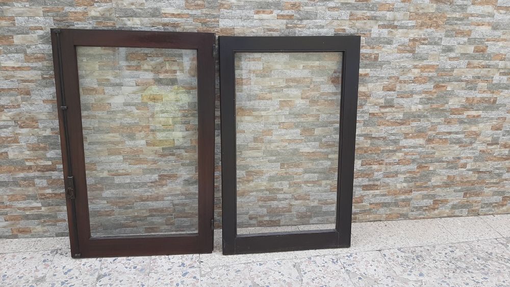 Janelas em Mogno Maciço