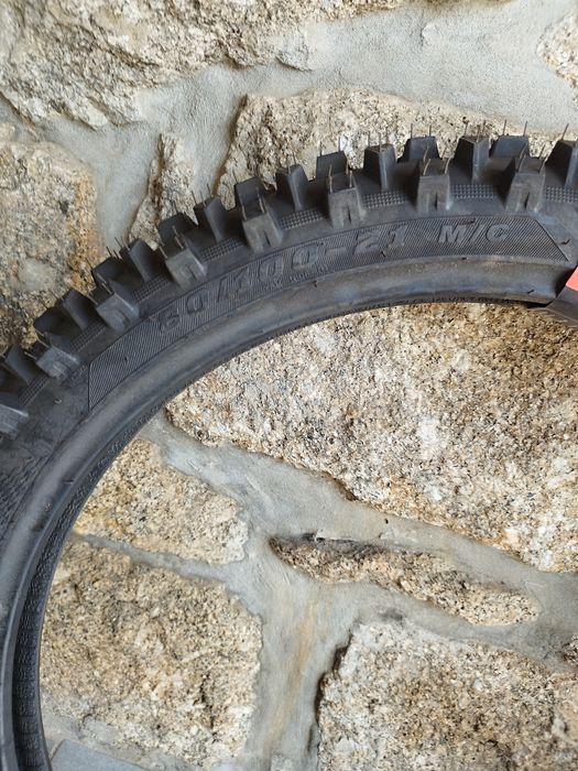 Pneus Razorback Allround novos – 80/100‑21 + 110/100‑18