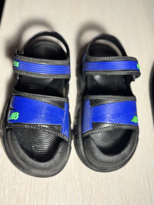 Продаю літнє взуття на хлопчика