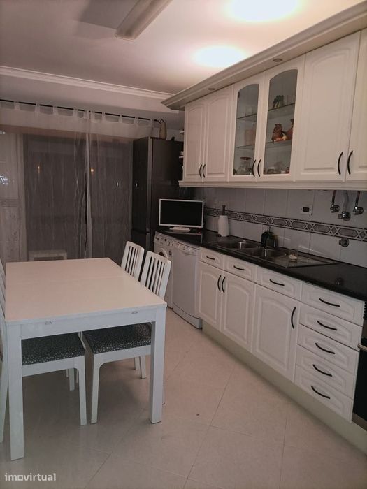Apartamento T2 com garagem e varanda em Vila Franca — Póvoa De Santa Iria E Forte Da Casa, Lisboa
