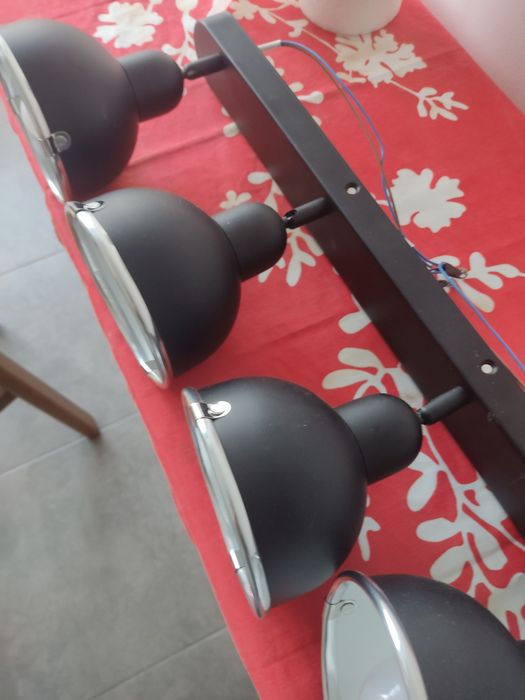Candeeiro de teto com 4 lâmpadas direcionais