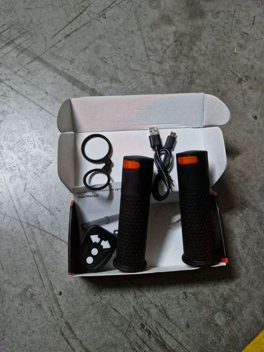 Punhos de guiador com piscas e controlo remoto