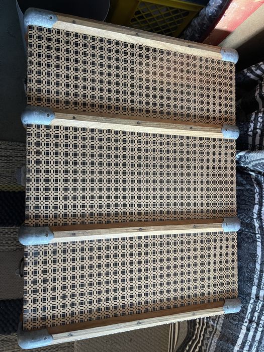 Mala pequena antiga de lata