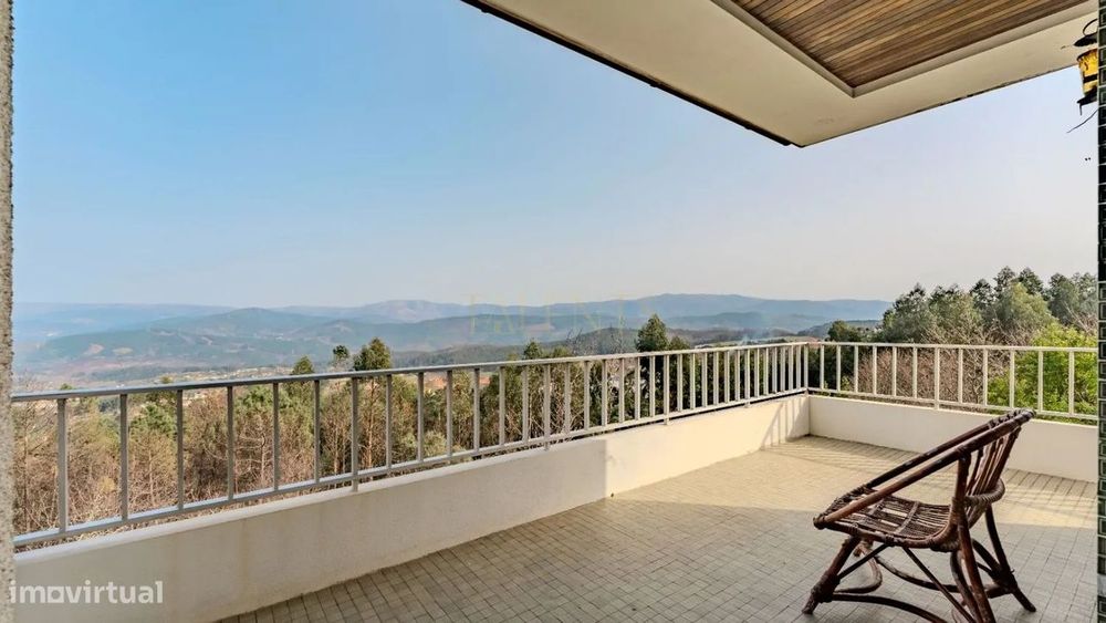 Exclusiva Moradia T4 com 556m² e 1.000m² de Terreno